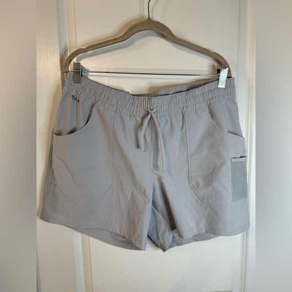Columbia Women’s PFG Gray Tamiani Pull-On Shorts - Size Large - Picture 1 of 5